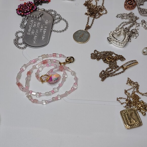 Lot Of Over 30 Pendant Necklaces - Picture 12 of 14